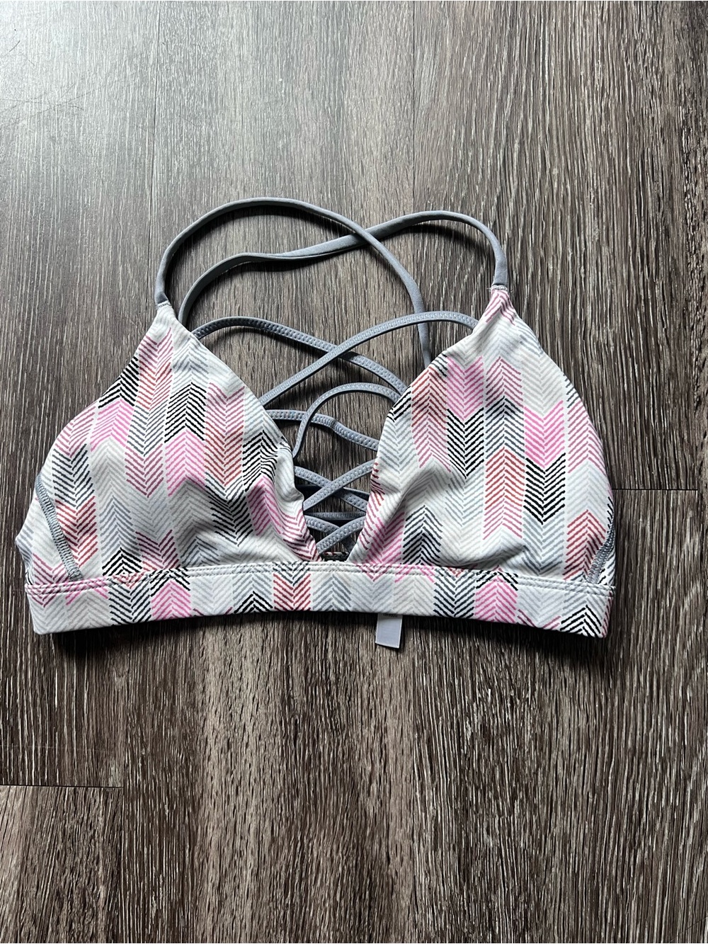Victoria’s Secret PINK grey whimsical chevron pattern sports bra